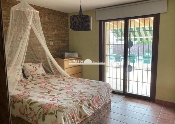 Detached villa with pool and bbq area for long term in Nerja
