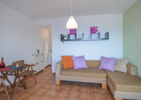 Short term rental. Apartment with sea views, in Patalavaca