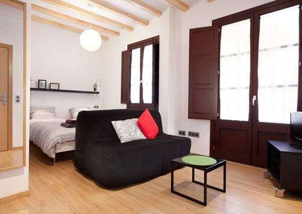 Sunny Barceloneta beach apartment for four