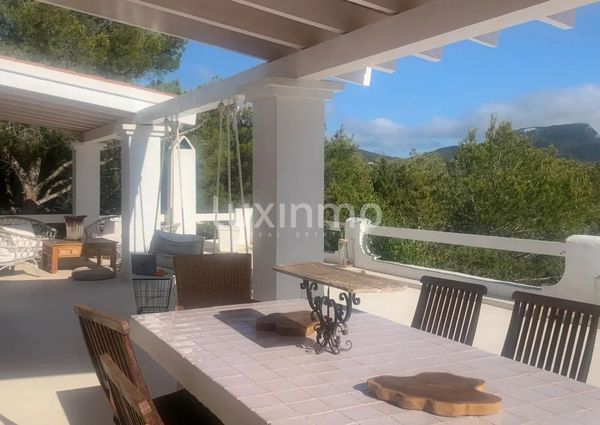 Villa with sea views and the island of Es Vedra