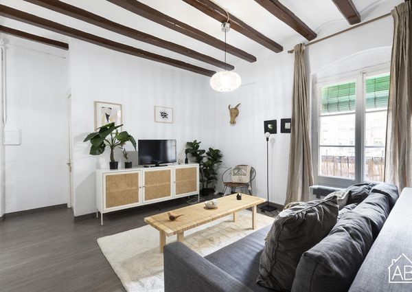 Bright and sunny apartment, only one street from the Barcelona port