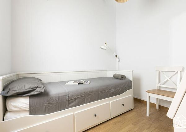 Cosy Three-Bedroom Barceloneta Apartment