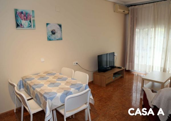 Se alquila un estupendo chalet adosado con piscina en Benidorm