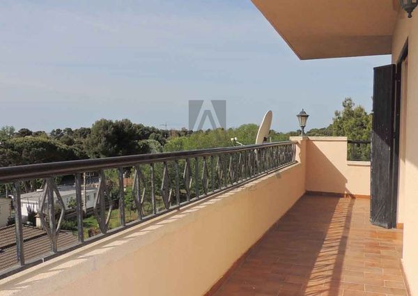 Three floors house for temporary rent in Montemar, Castelldefels