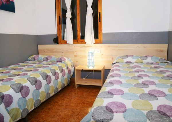 Se alquila un estupendo chalet adosado con piscina en Benidorm
