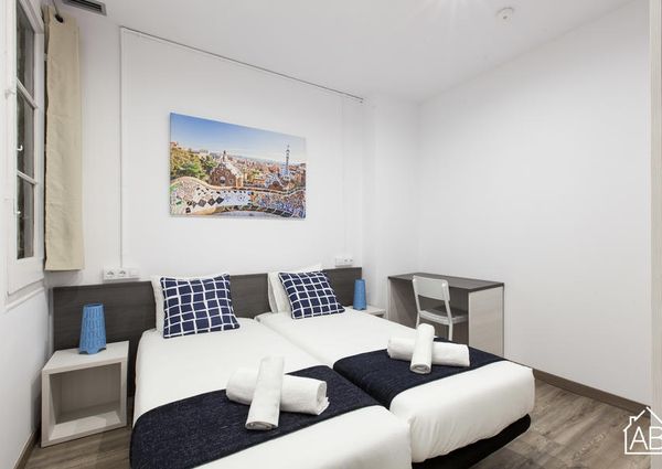 Spacious 3-bedroom Apartment with a Private Terrace in Poble Sec
