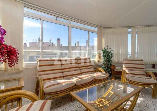 Charming penthouse with a stunning terrace next to Parque de las Naciones in Torrevieja!