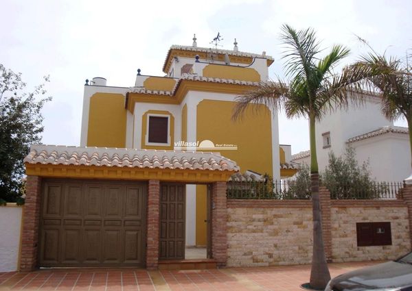 A  Detached Villa Close To The Beach in Nerja for winter rental