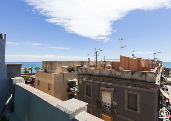 Bright 1 Bedroom Apartment with a Sea views Balcony