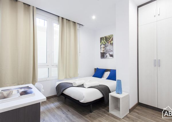 Trendy 3-bedroom Eixample Esquerra Apartment with a Balcony