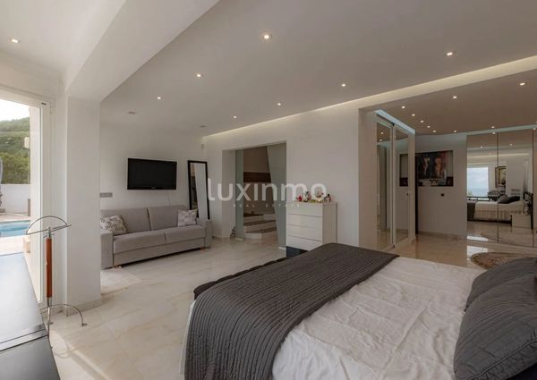Villa for long term rentals in unique Oltamar Calpe location with panoramic views and sea view