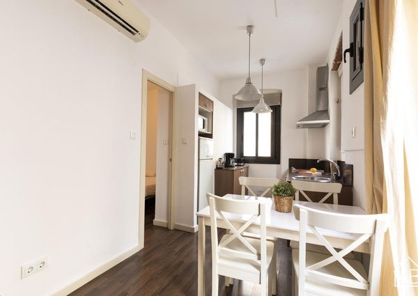Lovely apartment, just one street from the Barcelona port