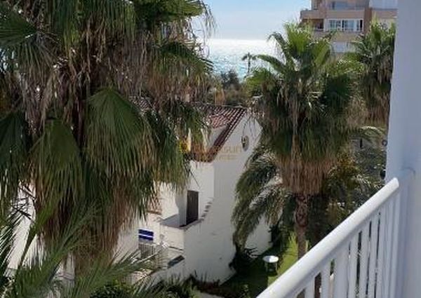 For rent from 15/4/2023 to 30/06/23 and from 1/9/2023 until 30/6/2023 nice apartment with sea views in Fuengirola