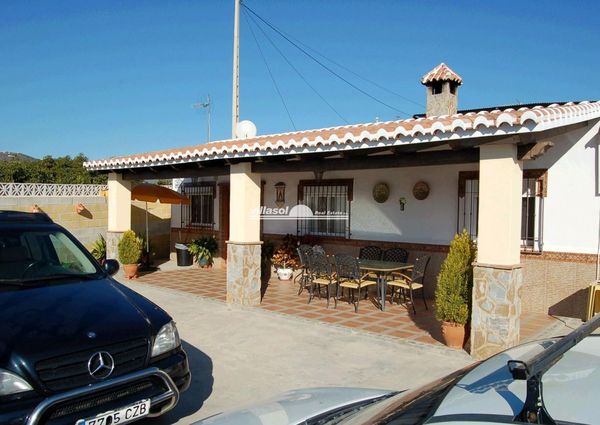 A spacious detached two bedroomed villa with pool and BBQ area in Nerja