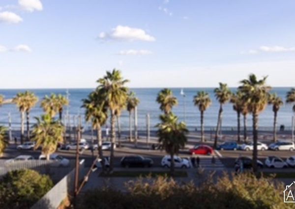Modern seafront apartment for rent with fantastic sea views