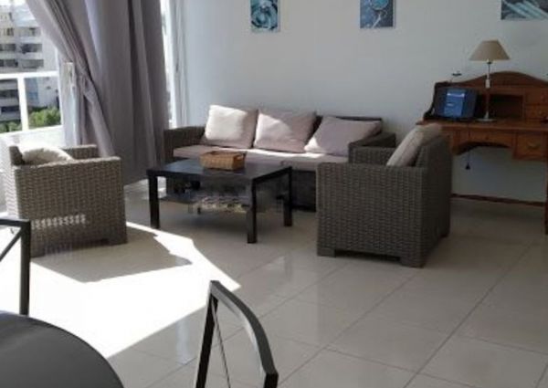 Three bedroom sea view apartment in Illetas for rent
