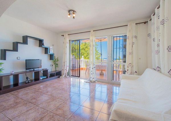 Se alquila para todo el año chalet independiente en Calpe