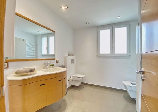 Modern house in a prime location in Molinar for rent