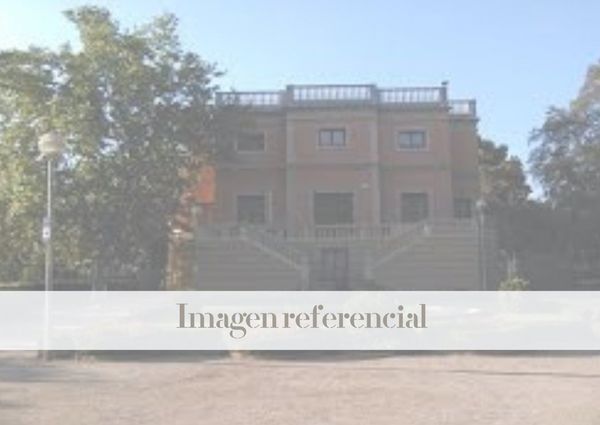 Beautiful property with big garden and pool in Esplugues