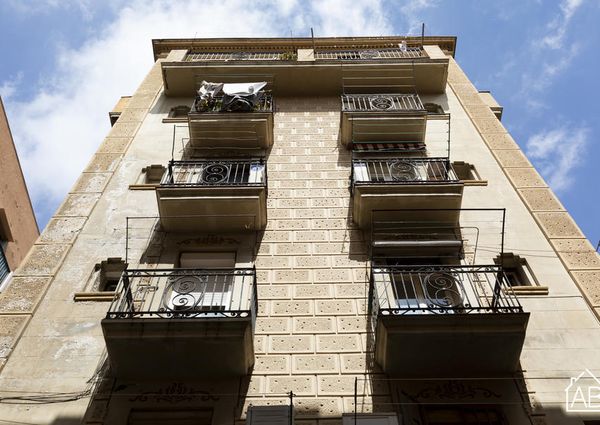 Newly renovated One-Bedroom Barceloneta Apartment with Balcony
