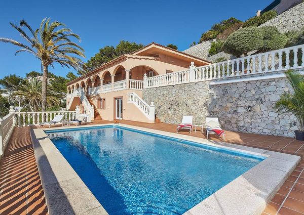 Frontline sea view Villa in Santa Ponsa to rent