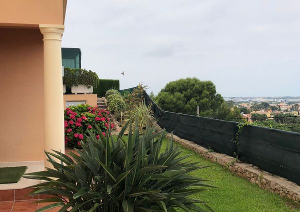 Se alquila para todo el año chalet en Dénia