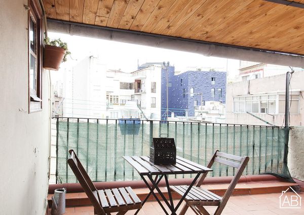 Lovely studio apartment with a terrace close to Las Ramblas