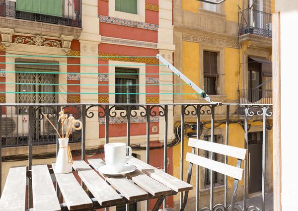 Charming Apartment with a Balcony, just steps away from Passeig Marítim