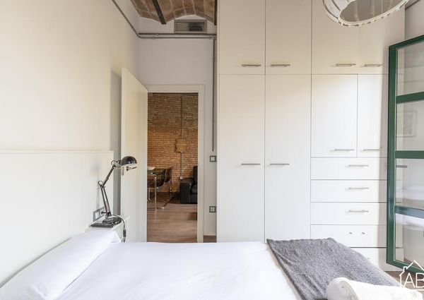 Trendy and Modern 2-bedroom Apartment in El Born