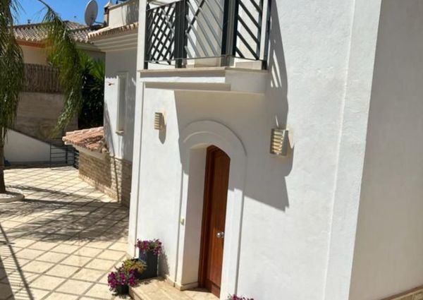 Villa in Coín