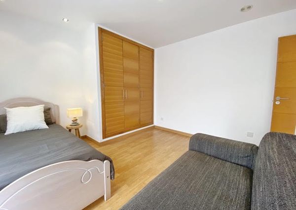 Modern house in a prime location in Molinar for rent