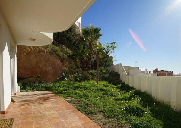 Wonderful villa  for long term let in El Montiboli in Villajoyosa with guest apartment.
