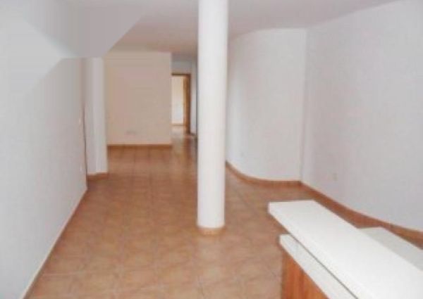 Detached villa for long stay in La Nucía urbanization El Tossal with guest apartment.