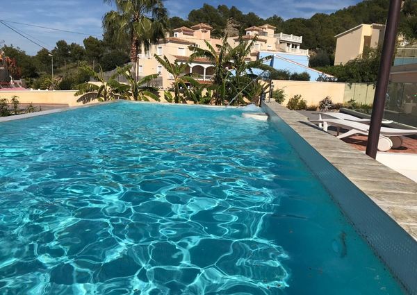 Very Impressive Villa For Long Term Rental5/6 Bedroom Luxury Villa In Albir  Available for Long Term Rental