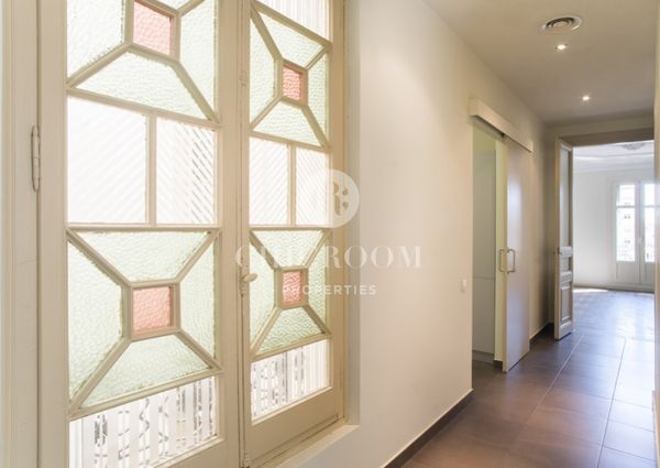 Long term unfurnished apartment for rent in Barcelona Eixample