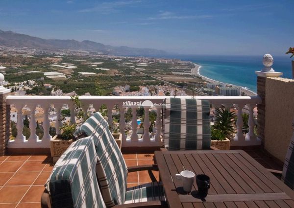 Detached villa with stunning panoramic views for winter rental