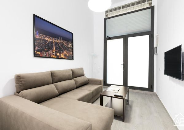 Contemporary One Bedroom Apartment with Private Terrace in Poble Sec Neighbourhood
