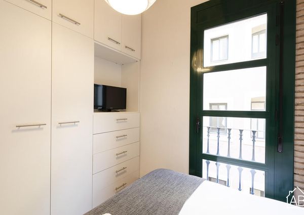 Trendy and Modern 2-bedroom Apartment in El Born