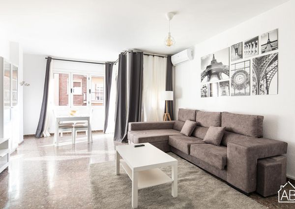 Bright & Spacious 3-Bedroom Apartment with Balcony in Gràcia