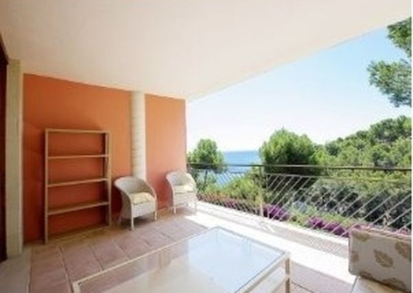 Fabulous top floor apartment for rent in the exclusive area of Sol De Mallorca, available from Sept til July,  properties for rent  in Calvia, Mallorca.