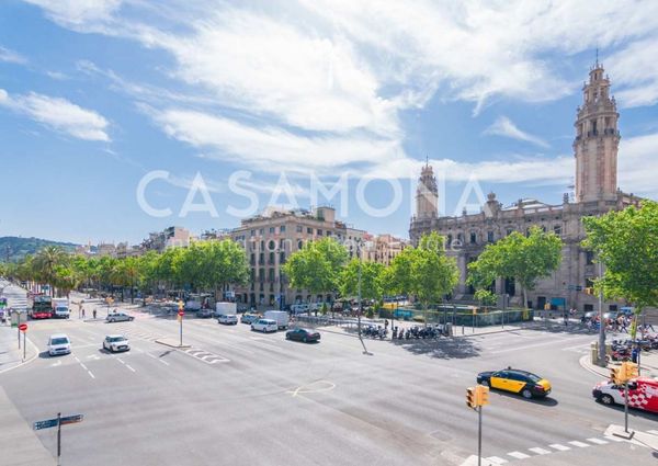 Modern Luxury Apartment Minutes from Port Vell and the Beach