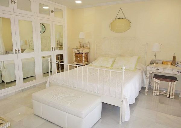 4 Bedrooms Detached Villa in Nueva Andalucía