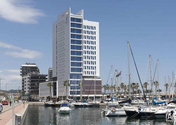2 Bedroom Apartment with Private Terrace and Communal Pool, besides Badalona Port
