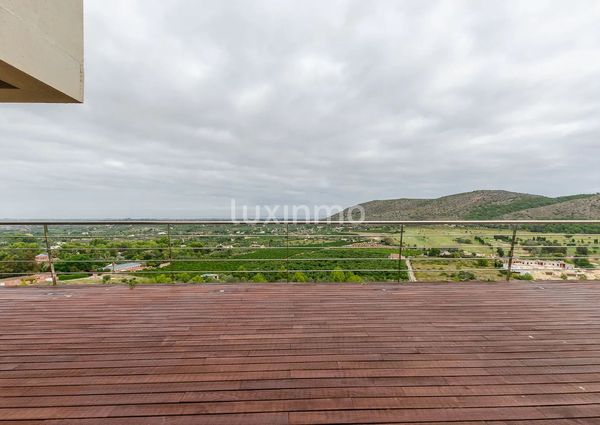 Villa with sea views for rent in La Sella Golf