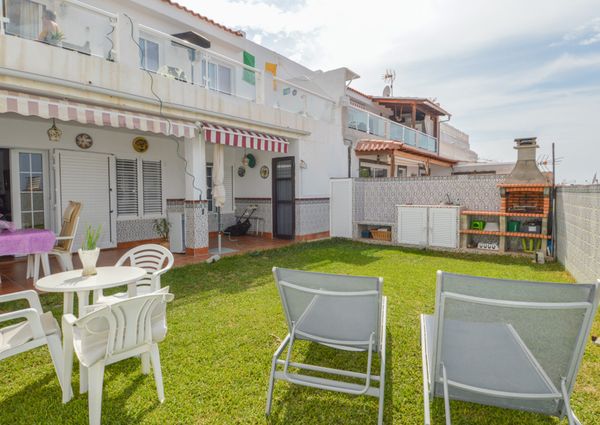 Apartment with terrace, garden and sea views, in Los Caideros