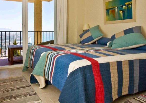 Detached villa with stunning panoramic views for winter rental
