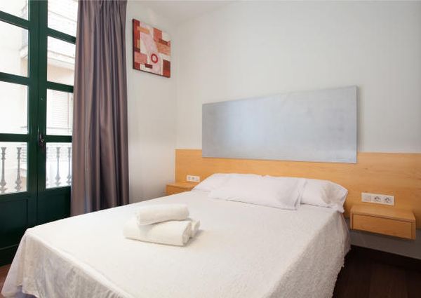 Nice 2-bedroom Apartment in El Born