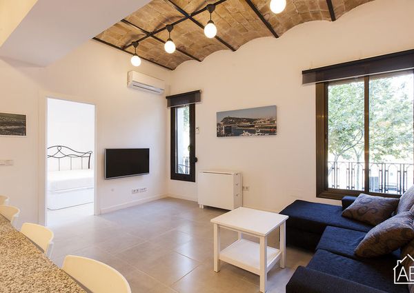 Two bedroom Barceloneta apartment with many amenities