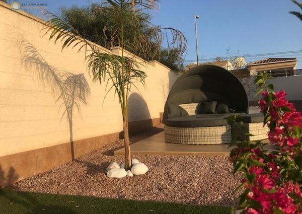 Beautiful 3 bedroom villa with private pool in Torrevieja