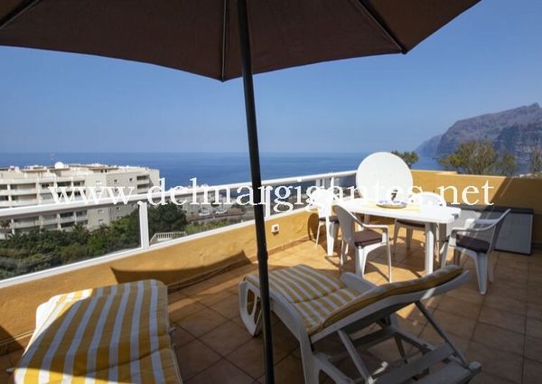 Royal Condor, Los Gigantes